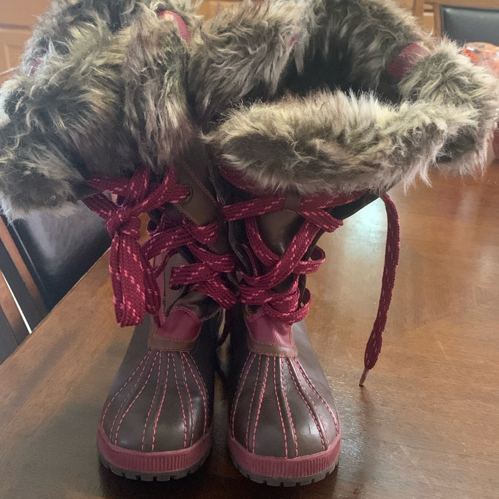 London Fog little girls Melitón/brown pink boots. Size 4 child. Slightly worn.